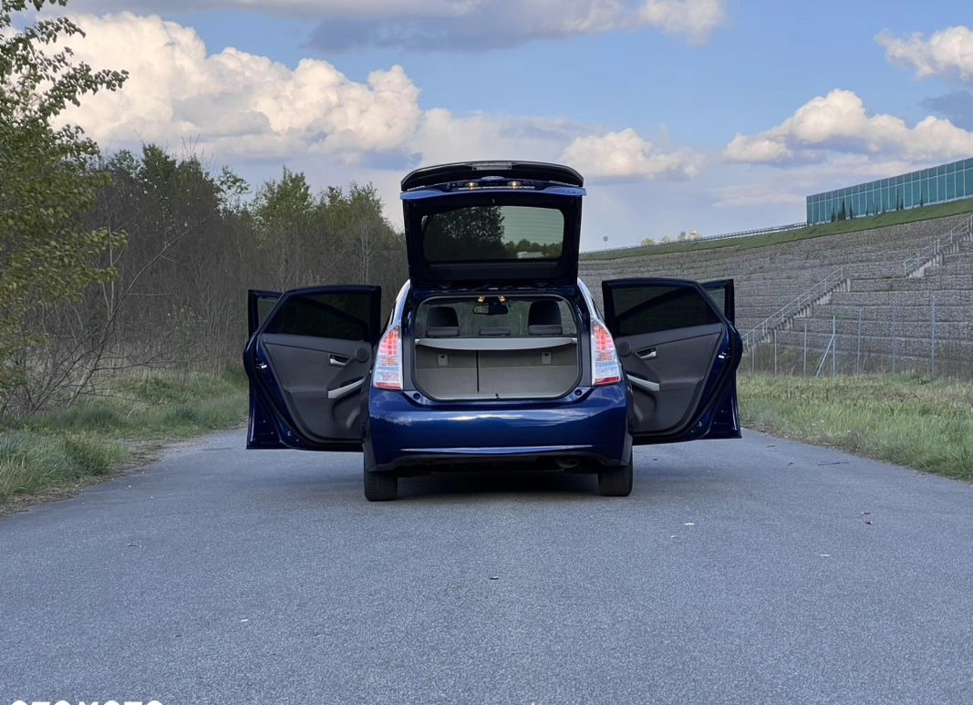 Toyota Prius cena 34000 przebieg: 340000, rok produkcji 2010 z Ślesin małe 742